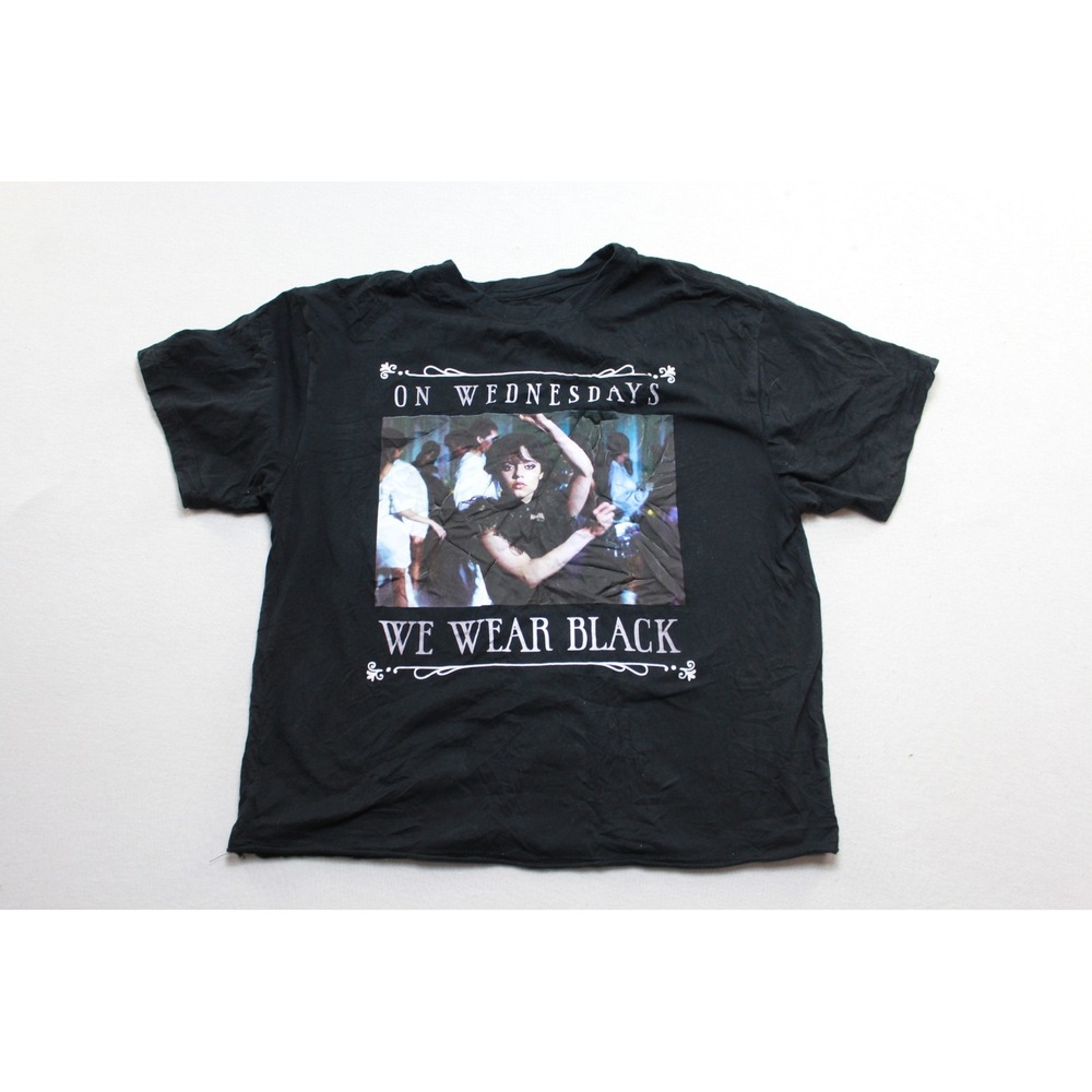 Wednesday Graphic T-Shirt Women Medium Black Excellent Short Sleeve Crop Tee